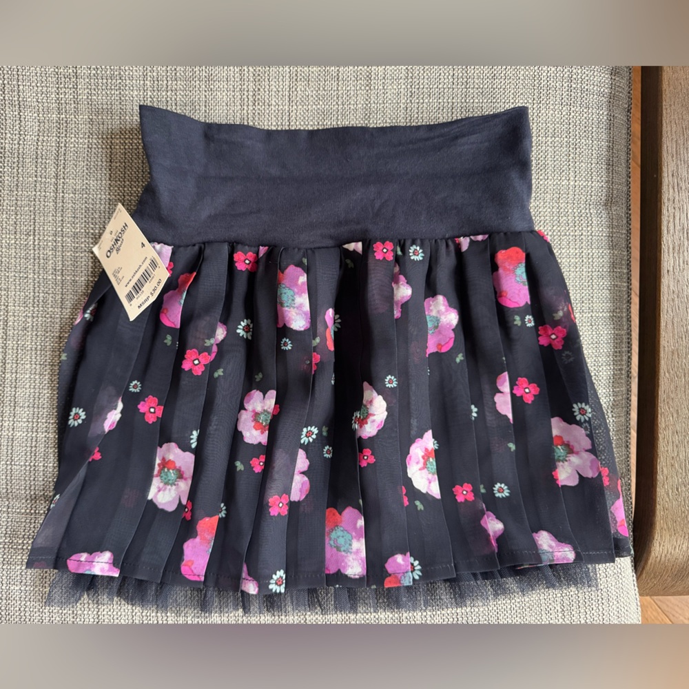 Brand new light pull on pleated floral skirt for a little girl. Size 4.
